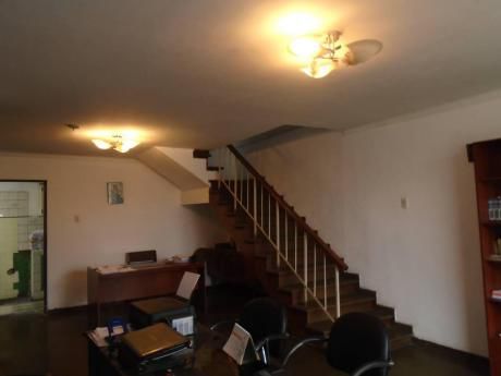 Se Vende Casa De 3 Pisos, A 5 Minutos De Emporio De Gamarra En La Victoria