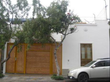 Hermosa Casa En Zona Comercial