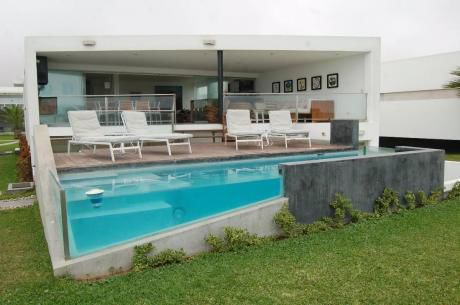 Venta | Playa Bora Bora, Casa De 5 Dorm., Primera Fila