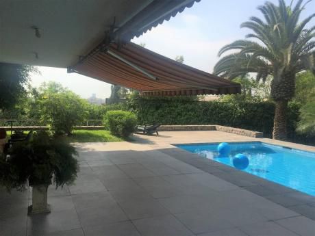 Venta De Casa Como Terreno En Venta En Casuarinas -