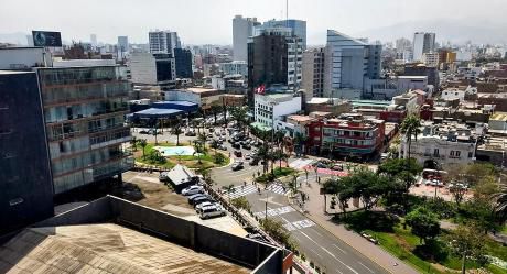 Oficina En Miraflores Con Vista Al Parque Kennedy