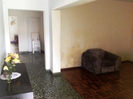 Venta De Amplia Casa Con Desniveles Y 2 Cocheras Magdalena 756,000 Dólares