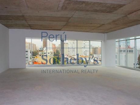 Oficina En Exclusivo Edificio Límite De San Isidro Con Magdalena