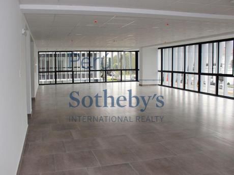 Estupenda Y Amplia Oficina En Torre Sky II En Lince