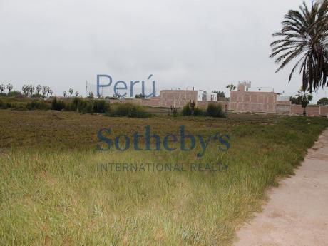 Terreno En La Encantada De Villa, Con Vista A La Cancha Del Club Del Golf.
