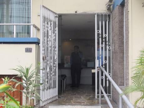 Amplia Oficina A Puerta Cerrada Calle Tranquila Corpac San Isidro Mar 2018