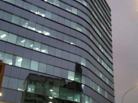 Alquilo Local Comercial De Estreno En Edificio Empresarial