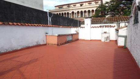 Vendo Casa En El Micro Centro Asuncion ! Con Salones !