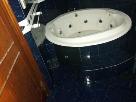 Alquilo Casa A Metros Del Shopping Del Sol.