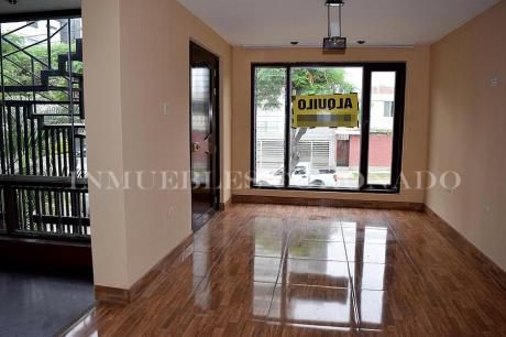 Alquiler De Oficina – Segundo Piso - Urb. Primavera