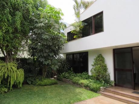 Acogedora Casa Tradicional En Condominio - Muy Iluminada -