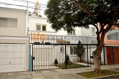 Venta De Casa En Exclusiva Zona De Miraflores