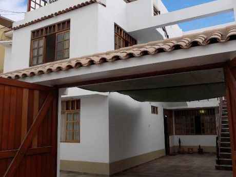 Hermosa Casa De 3 Pisos Frente A Gran Parque En Los Cedros De Villa, Chorrillos
