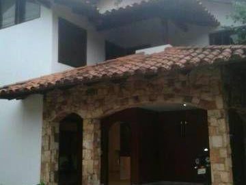 Alquilo Amplia Casa En Barrio Cerrado