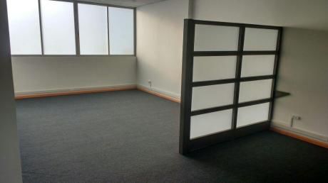 Alquilo Exclusiva Oficina + Cochera En Centro Financiero De San Isidro