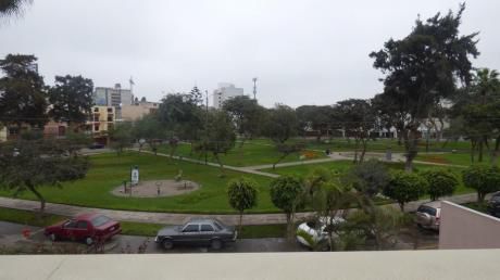 Alquiler De Casa Frente A Parque - Valle Hermoso