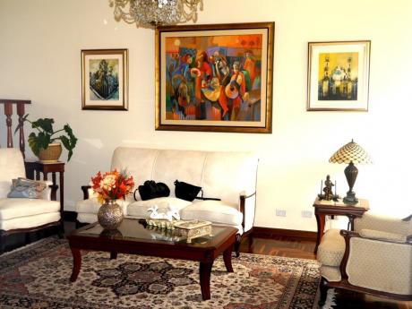 Elegante Casa En La Urb Las Lomas De La Molina Con Piscina Precio Negociable