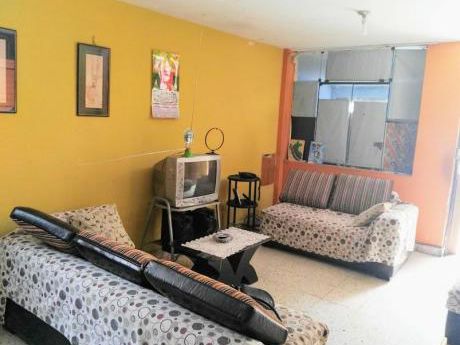 Ocasión!, En Venta Casa Frente A Parque, Urb. El Bosque, Trujillo
