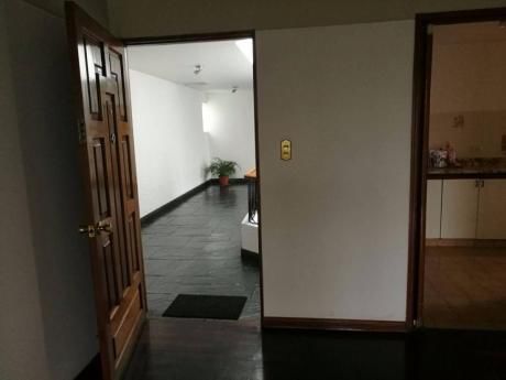 Vendo Amplio Departamento Buena Ubicacion Y Precio 4 Piso S/a