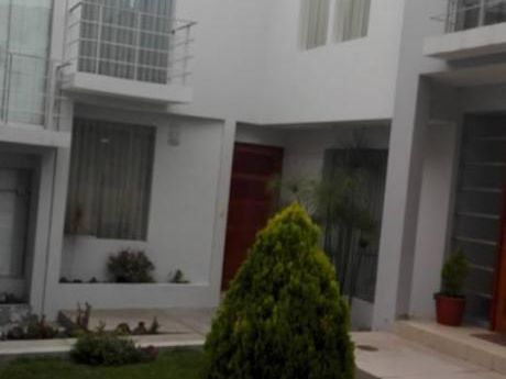Linda Casa En Alquiler área 160 M2 En Quinta Privada De Cayma