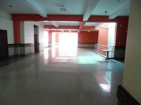 Alquilo Lindo Y Amplio Local Comercial En Plena Av Ejercito De 500 M2