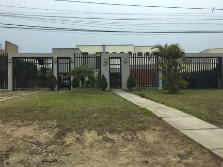 Casa De 1040 M2 - Amplio Retiro Delantero - Us$670,000