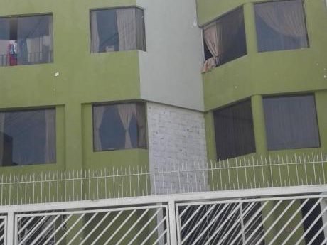 Vendo Amplio Departamento En 4to. Piso En Urb. Adepa - J. L. B Y R