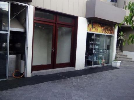 Local Comercial Amplio Ubicado En Mismo Centro Financiero Y Comercial De Cayma