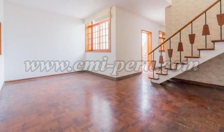 Casa En Alquiler En Miraflores Con Buena Ubicación