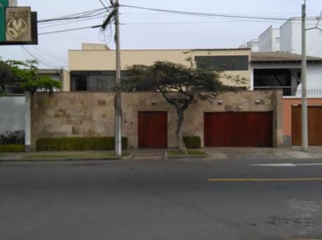 Vende Casa Bien Ubicada Con Buen Frente.