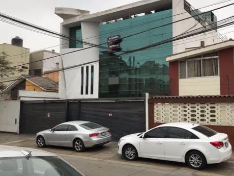 Vendo O Alquilo Edificio De Oficinas En Excelente Estado Y Muy Bien Ubicado.