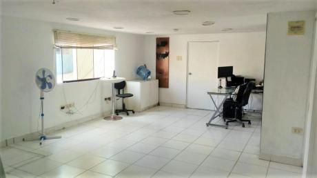 Oficina De Us$500 Incluye Luz, Agua E Internet,50 M2 + 10 M2 De Almacen (rh)