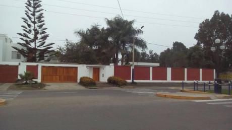 Re/max Vende Hermosa Casa Con Jardín En Los Cedros De Chorrillos
