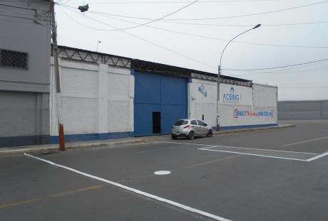 Venta De Local Industrial En Esquina