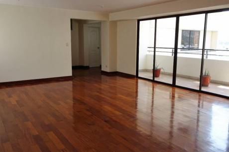 Amplio Flat Con Espectacular Vista Hacia Las Casuarinas.
