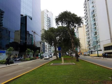 Exclusiva Oficina Us$13 X M2/ A. T. 612 M2 Prisma Business Tower, En Gris
