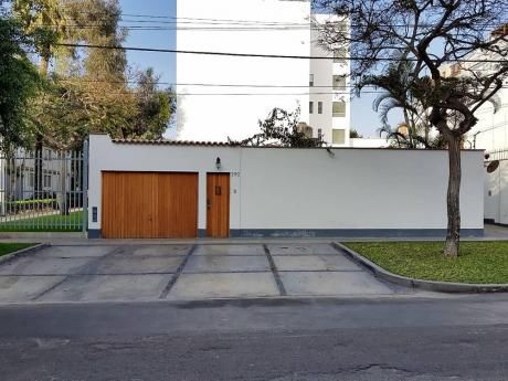 En Alquiler Casa - At. 262 M2 (zona Residencial) - Miraflores