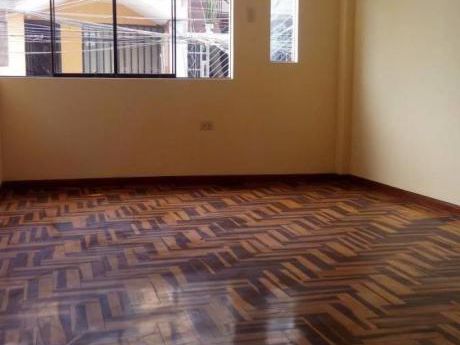 $220,000 Casa En Vta 3 Pisos 140 M2,10 Habitaciones 5 Banos Con Cochera