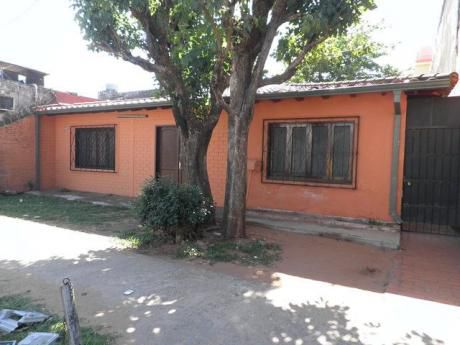Vendo Casa A 60 Mts De Av. Mcal Lopez Y A 80 Mts De Stock Curva De La Muerte.