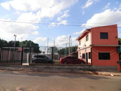 Vendo En San Lorenzo ,terreno De 21,50 X 30, Con Cancha Sintetica