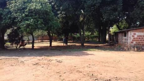 Vendo 2.000 M2 En San Lorenzo, Esquina Con 40 M Sobre Asfalto,detras Del Colegio Saturio Ríos, Especial Para Todo Emprendimiento.