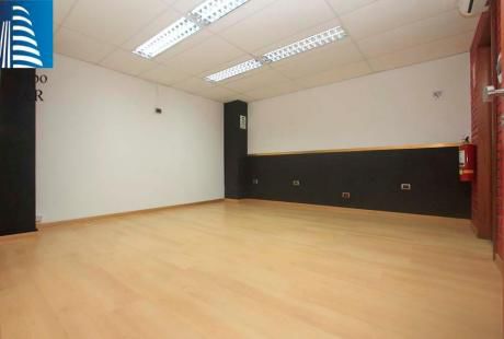 Acogedora Oficina Con Licencia Comercial En Zona Centrica De Miraflores - Gf