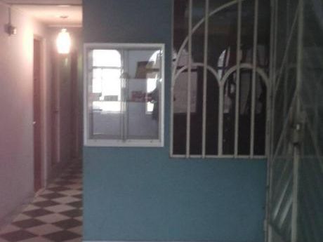 Ocasion! Hostal En Smp De 3 Pisos Usd 260.000