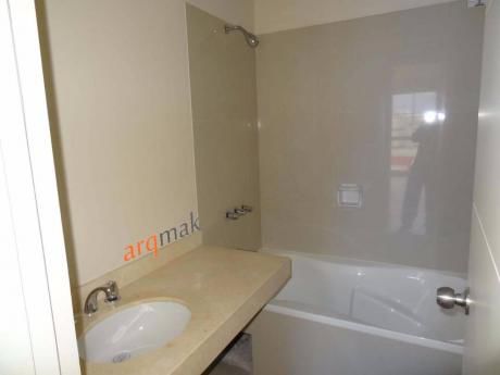 Venta De Departamento Con Vista A La Calle En Miraflores Cerca Al Parque Kennedy