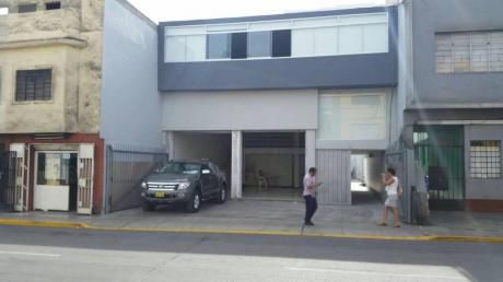 Centrico Y Amplio Local Comercial En San Isidro
