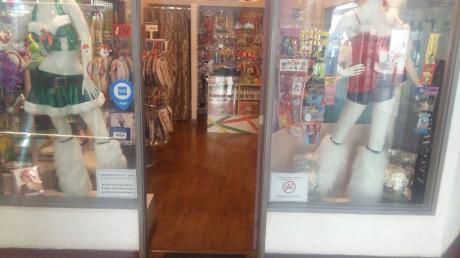Alquiler De Galeria Frente Al Parque Kennedy