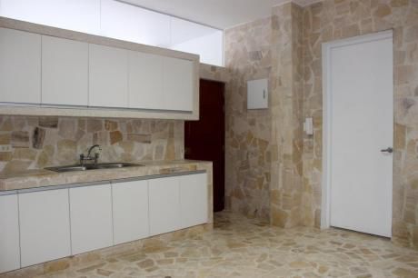 Venta Fina Casa Para Vivienda U Oficina Con Licencia En Miraflores