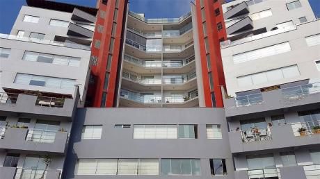 Departamento En Casuarinas, 4to Piso Con Ascensor Vista Panorámica
