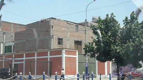 Local En Esquina Con Licencia De Funcionamiento