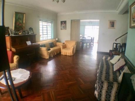 Ocasión Casa - Comercio Zonal - Parámetro 7 Pisos - 300 M2, Us$600,000